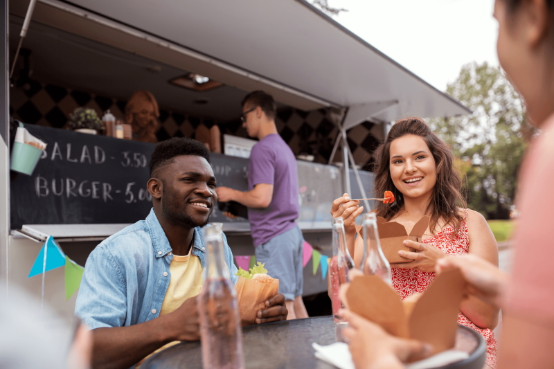choose to eat at a food truck
