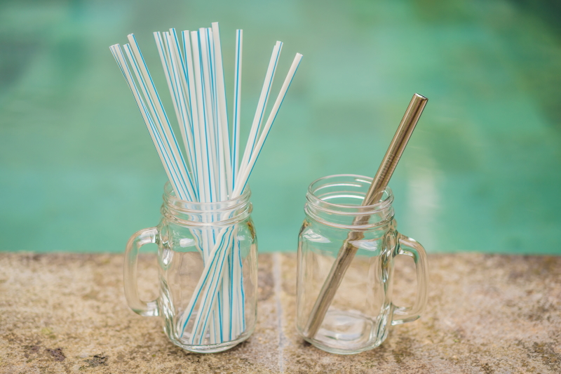 how to be more eco friendly when eating out